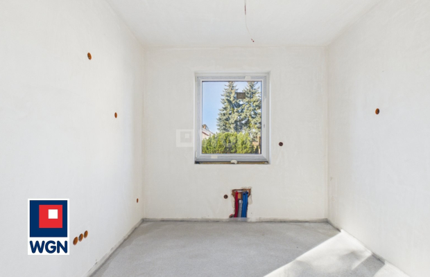 Na sprzedaż nowoczesny dom w zabudowie bliźniaczej o powierzchni 130 m2, położony na działce o powierzchni 3,5 ar. Nieruchomość