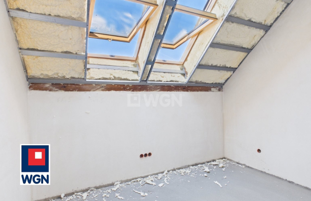 Na sprzedaż nowoczesny dom w zabudowie bliźniaczej o powierzchni 130 m2, położony na działce o powierzchni 3,5 ar. Nieruchomość