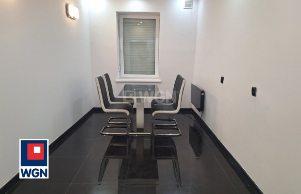 Nowa Sól, lokal mieszkalny, kawalerka, powierzchnia 24,11 m2, parter, sprzedam, cena 162 000 zł.  
  
  
Na sprzedaż kawalerka 