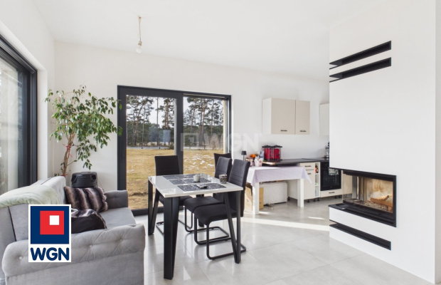 Jesiona, dom 93 m2, działka 2552 m2, sprzedam, 890 000 zł.  
  
Oferujemy na sprzedaż nowo wybudowany dom o powierzchni 93 m2. 