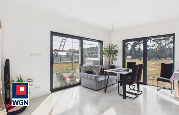 Jesiona, dom 93 m2, działka 2552 m2, sprzedam, 890 000 zł.  
  
Oferujemy na sprzedaż nowo wybudowany dom o powierzchni 93 m2. 