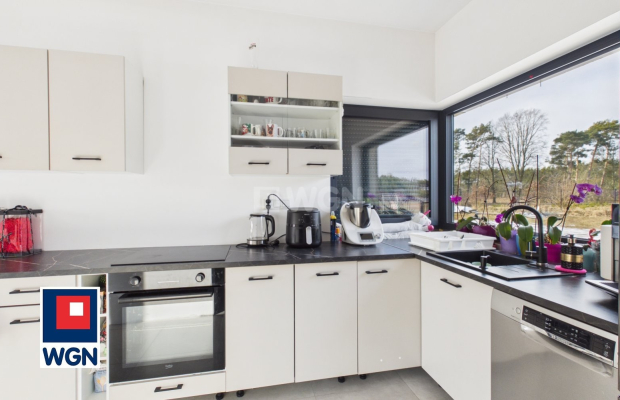 Jesiona, dom 93 m2, działka 2552 m2, sprzedam, 890 000 zł.  
  
Oferujemy na sprzedaż nowo wybudowany dom o powierzchni 93 m2. 