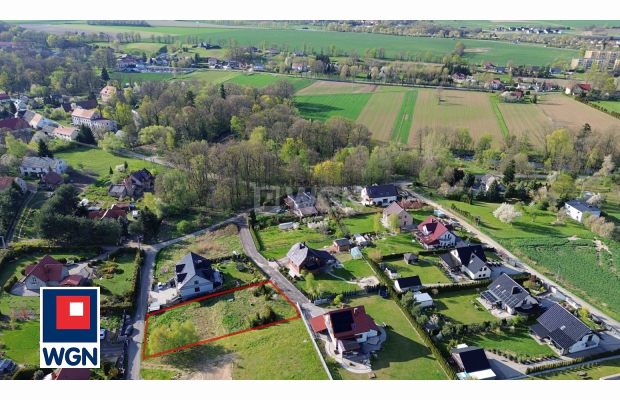 Działka z pozwoleniem i mediami - Konradówka gm. Chojnów  
  
Na sprzedaż w pełni przygotowana do startu prac działka budowlana