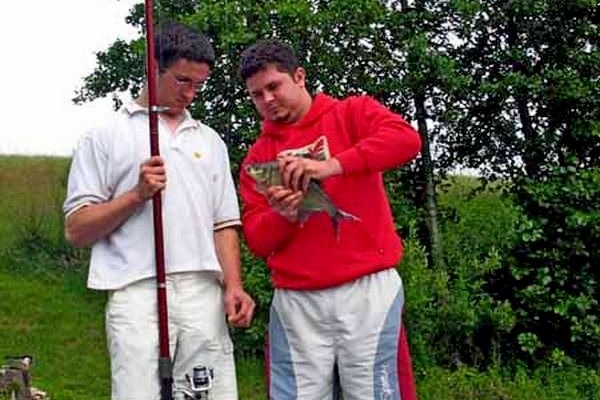 Noclegi nad kaszubskim jeziorem, obok Wieżycy i domu do góry nogami.