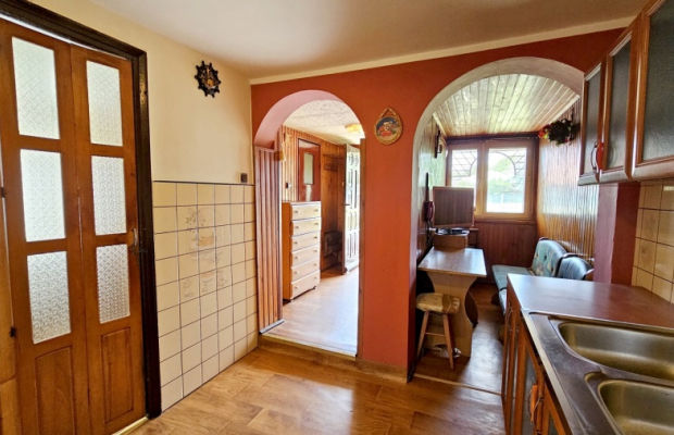 Dom wolnostojący, bud. gosp. i 2 działki