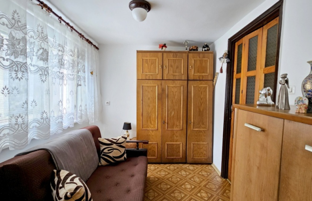 Dom wolnostojący, bud. gosp. i 2 działki