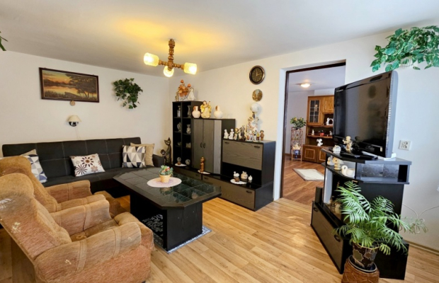 Dom wolnostojący, bud. gosp. i 2 działki