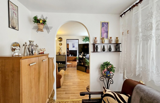 Dom wolnostojący, bud. gosp. i 2 działki