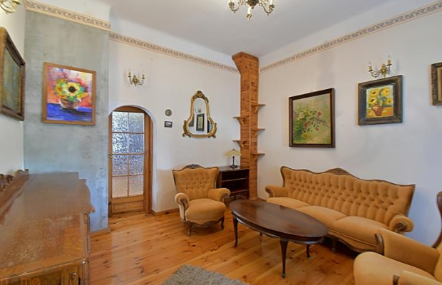 Klasyczna przedwojenna willa miejska ze schronem