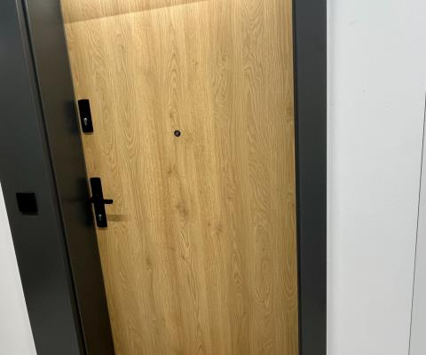 Kawalerka z balkonem I siłownia - Legnicka