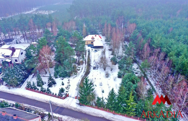 Arkadia Nieruchomości oferuje na sprzedaż Dom 
z potencjałem położony na przepięknej działce 
w miejscowości Adaminowo  
 
 
Je