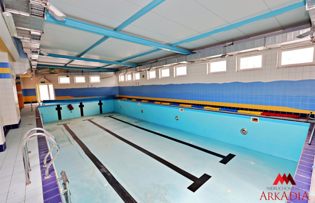 lokal handlowo usługowy  435  m2 z basenem 