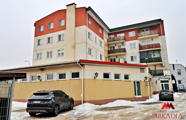 lokal handlowo usługowy  435  m2 z basenem 