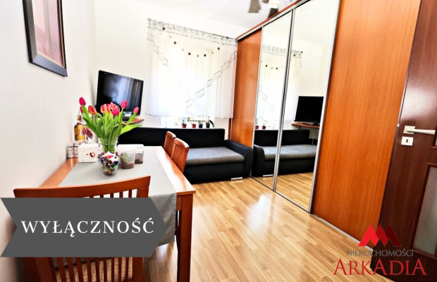 Arkadia Nieruchomości oferuje na sprzedaż przytulne, 3 -pokojowe mieszkanie położone na pierwszym  piętrze w kamienicy w Centru