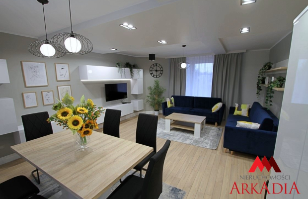 Prezentujemy wyjątkową ofertę wynajmu przestronnego mieszkania trzypokojowego o powierzchni około 70 m², oferowanego przez Arka