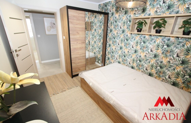 Prezentujemy wyjątkową ofertę wynajmu przestronnego mieszkania trzypokojowego o powierzchni około 70 m², oferowanego przez Arka