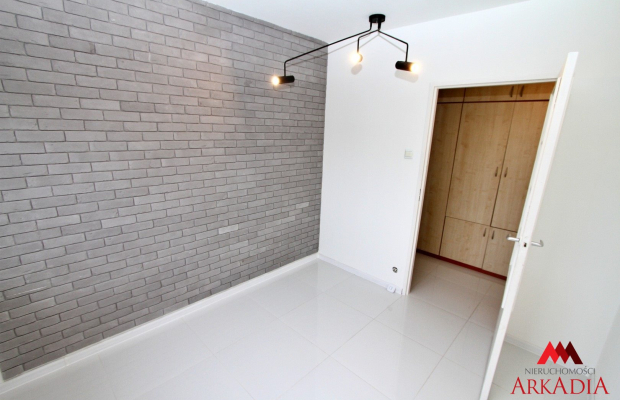 Do wynajęcia przytulne 2-pokojowe mieszkanie o powierzchni 38 m² , położone na  4. piętrze  w bloku na  osiedlu Kazimierza Wiel