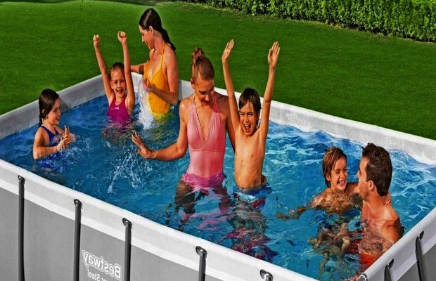 Noclegi nad kaszubskim jeziorem, obok Wieżycy i domu do góry nogami.