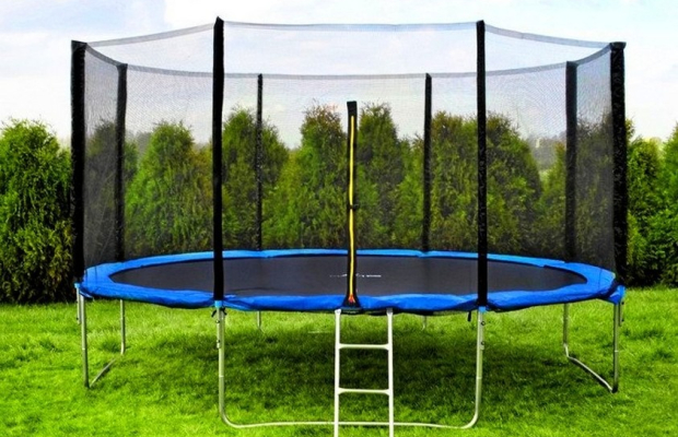 Noclegi nad kaszubskim jeziorem, obok Wieżycy i domu do góry nogami.