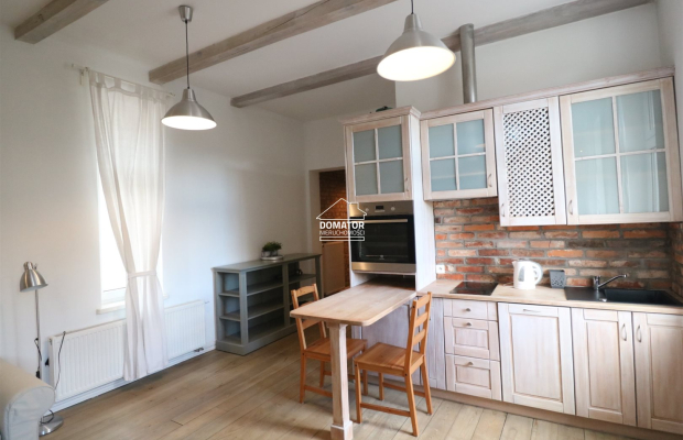 Kawalerka do wynajęcia z miejscem parkingowym.