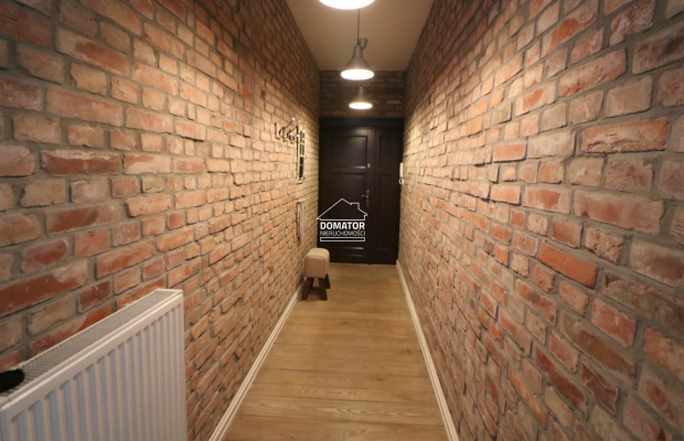 Kawalerka do wynajęcia z miejscem parkingowym.