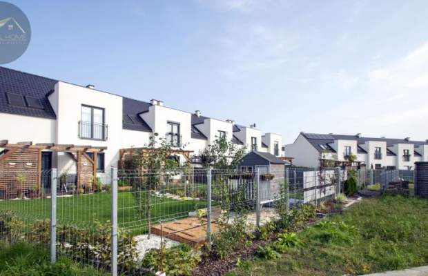 Dom szeregowy, ogródek, garaż