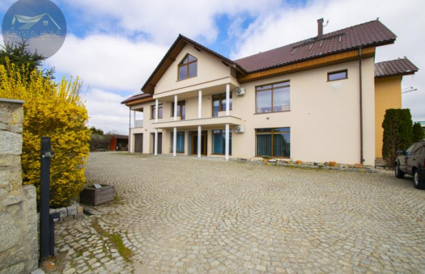 Dom mieszkalno - usługowy