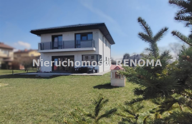 Dom Pawłowicem,świetna lokalizacja.