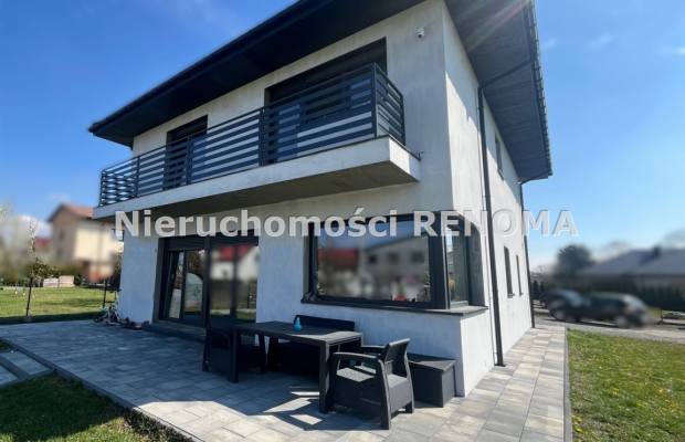 Dom Pawłowicem,świetna lokalizacja.