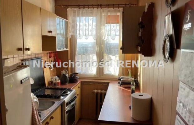 Na sprzedaż mieszkanie  49 metrowe, dwupokojowe położone w Jastrzębiu-Zdroju przy ul. Pomorskiej. 
Lokal usytuowany  na  IV pię