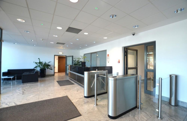 Włochy: lokal biurowy na wynajem