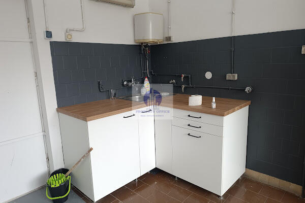 Włochy: lokal biurowo-usługowy na wynajem