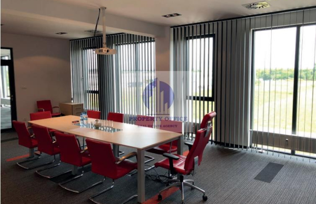 Włochy: lokal biurowy na wynajem