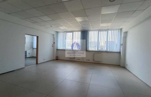 Bielany: magazyn 1530 m2
