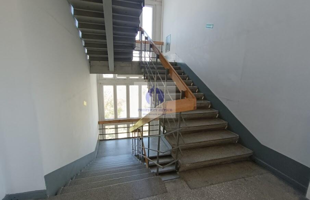 Praga Południe:lokal biurowy 21,70 m2 na wynajem