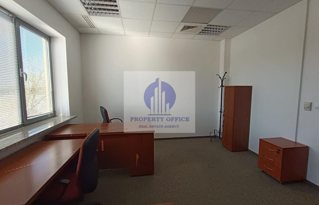 Włochy: lokal biurowy 21,36 m2 na wynajem