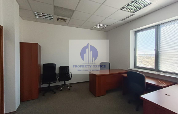 Włochy: lokal biurowy 21,36 m2 na wynajem