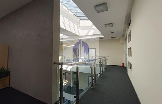 Włochy: lokal biurowy 21,36 m2 na wynajem