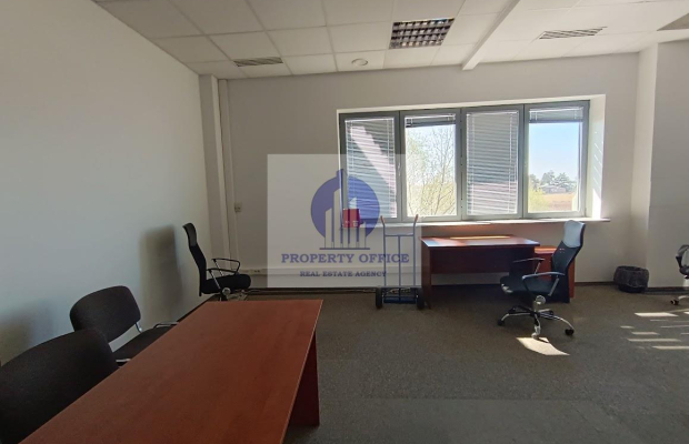 Włochy: lokal biurowy 38,84 m2 na wynajem