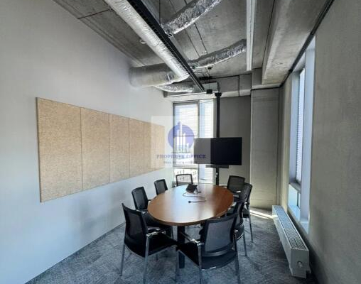 Włochy: lokal biurowy 957 m2 do wynajęcia