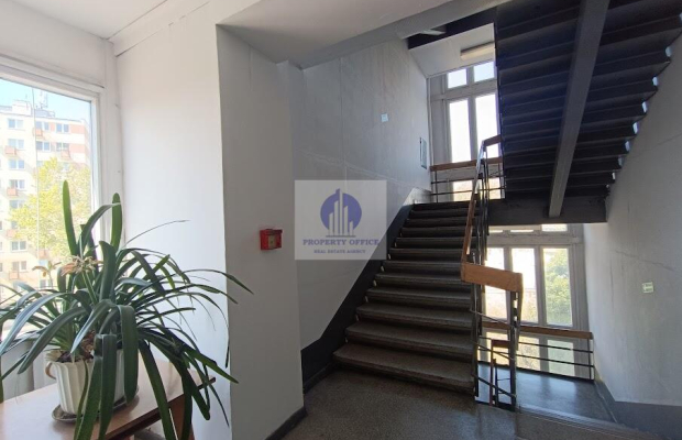 Praga Południe: lokal biurowy 22,90 m2 do wynajęcia