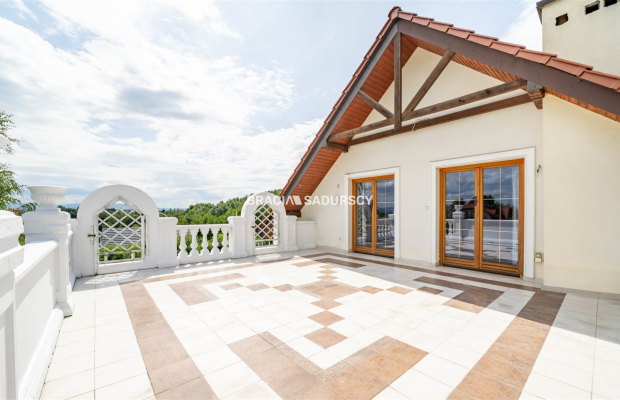 PRZESTRONNY, KLIMATYCZNY DOM NA WIDOKOWEJ DZIALCE 