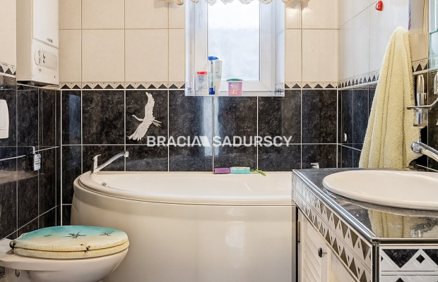 SWOSZOWICE, DOM W ZABUDOWIE BLIŹNIACZEJ, 3 POK 