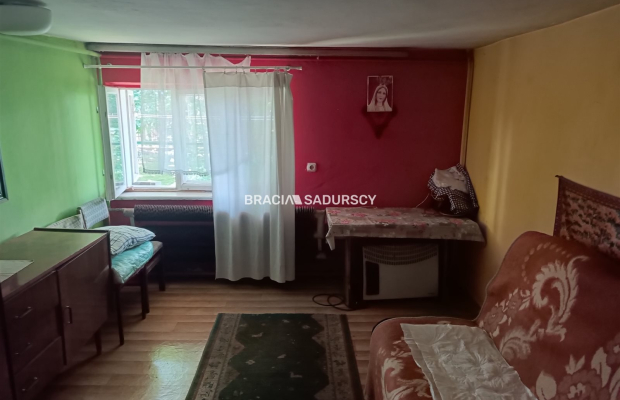 Budynek z lat 70-tych w Targowisku gm.Kłaj