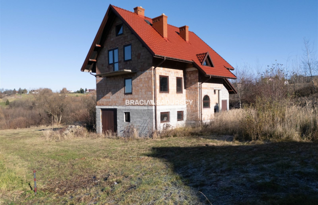 Dom  do własnej aranżacji na dużej działce.