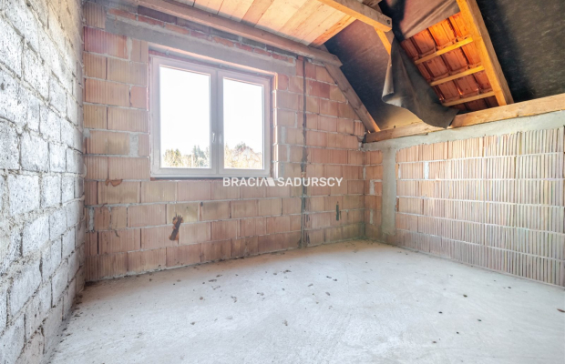 Dom  do własnej aranżacji na dużej działce.