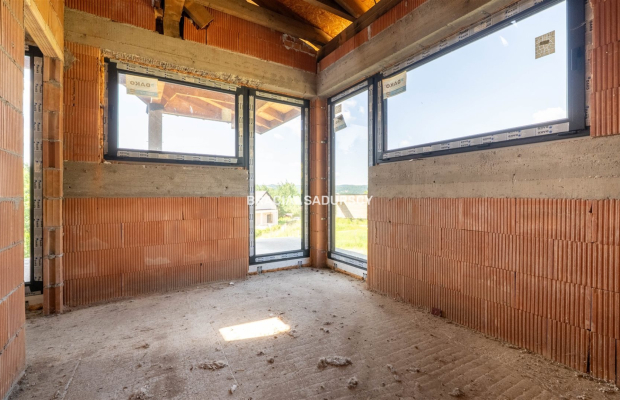 DOM POD LASEM NA WIDOKOWEJ DZIAŁCE