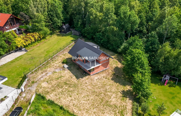 DOM POD LASEM NA WIDOKOWEJ DZIAŁCE