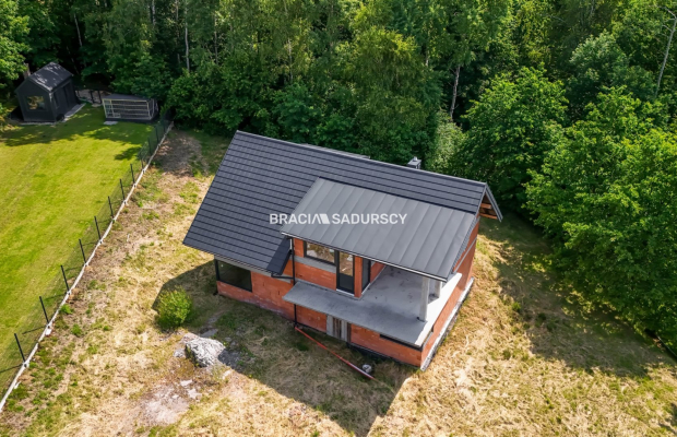 DOM POD LASEM NA WIDOKOWEJ DZIAŁCE