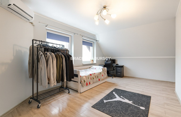 Dom w Wieliczce - wysoki standard - taras - ogród